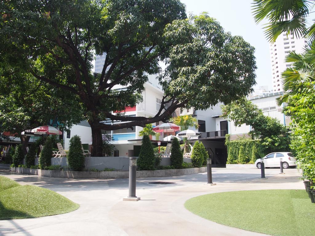 Retroasis Hotell Bangkok Exteriör bild
