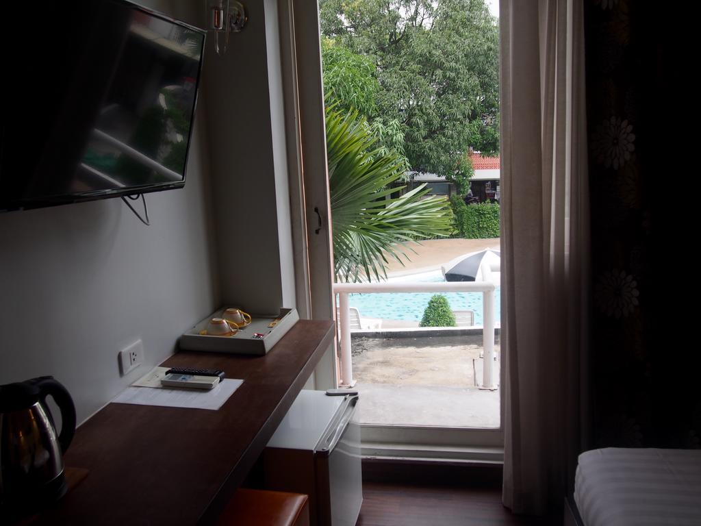Retroasis Hotell Bangkok Exteriör bild