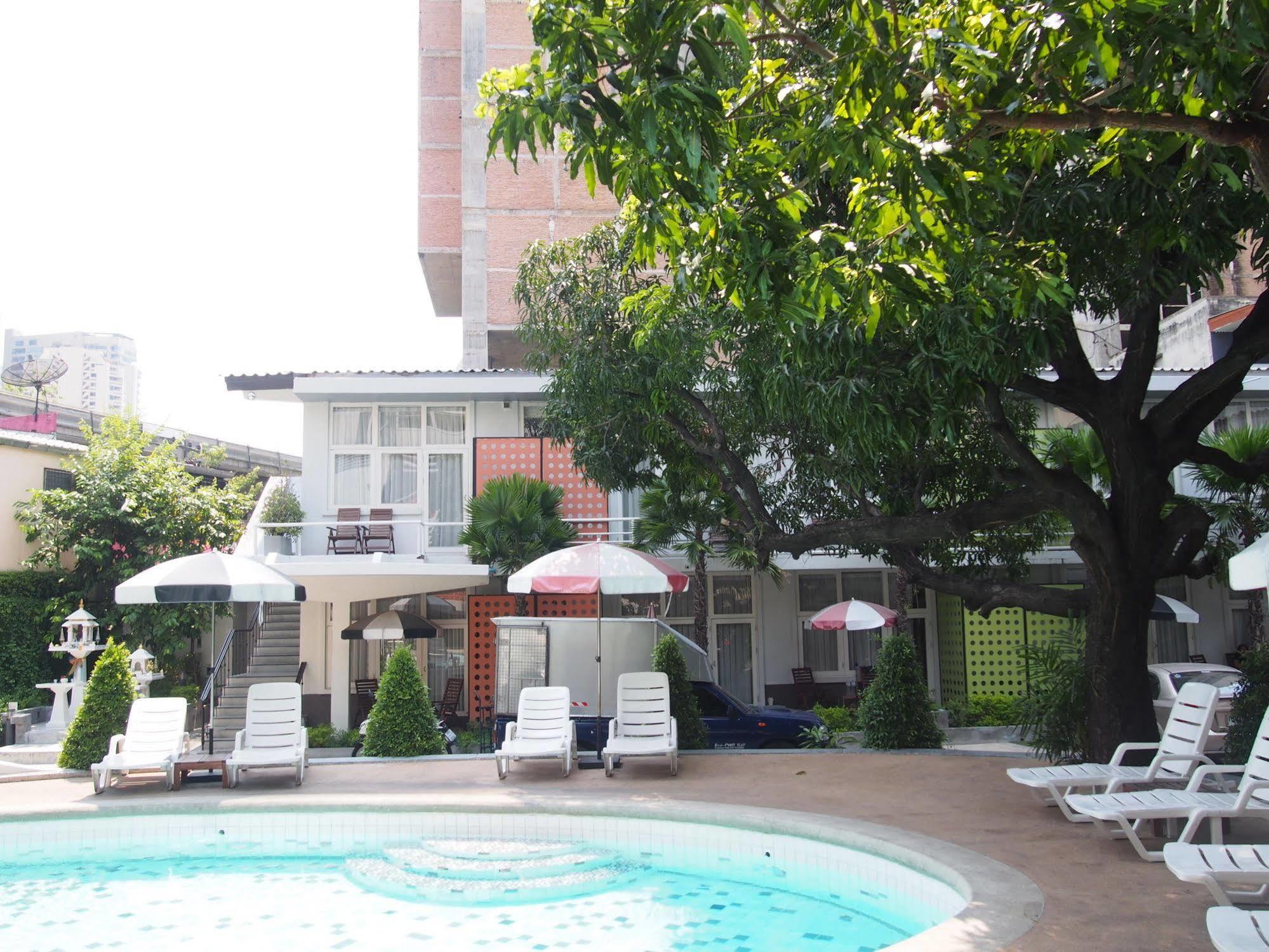 Retroasis Hotell Bangkok Exteriör bild
